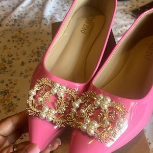 Women’s pink flat shoe with rhinestone detail